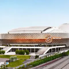 En stor arena med "3 Arena" logotypen. Området runt arenan är fullt av globen aktiviteter, med vägar och byggnader.