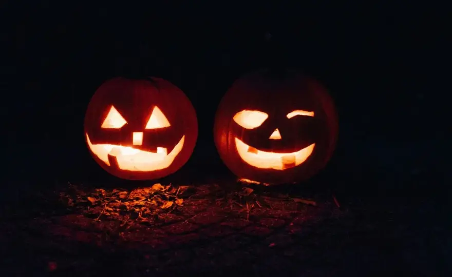 Alla helgons dag i Sverige - Så skiljer den sig från Halloween