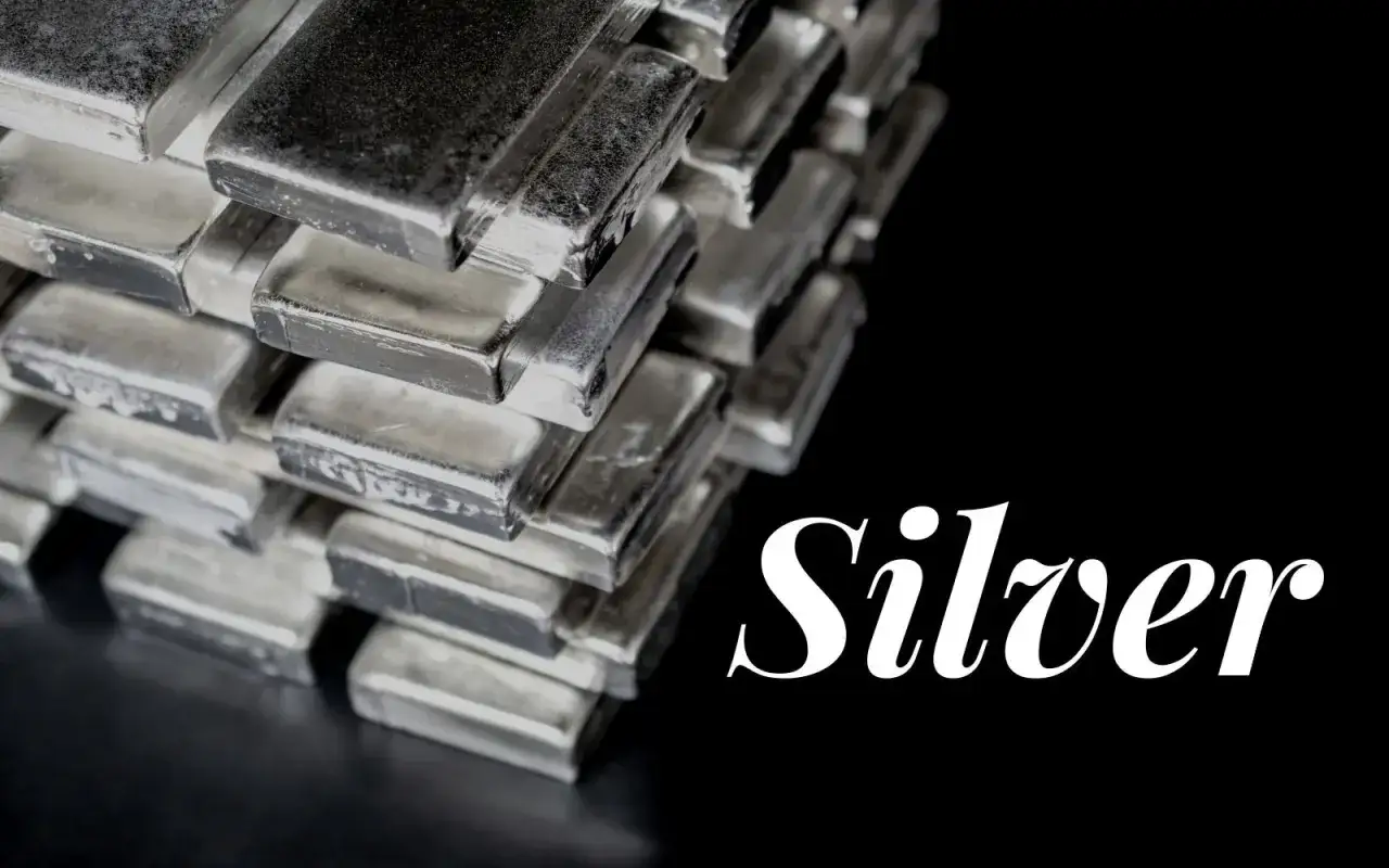 En stapel silverförpackningar, redo att investera i silver avanza.